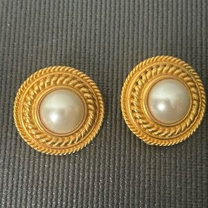 AK gold tone chunky faux pearl clip on earring